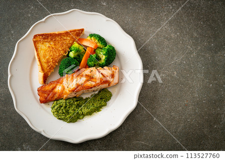 grilled salmon steak with pesto sauce 113527760