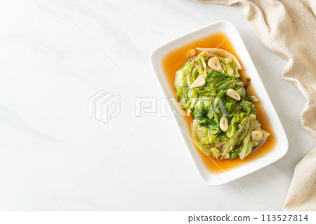 Stir fried Iceberg lettuce with Oyster sauce 113527814