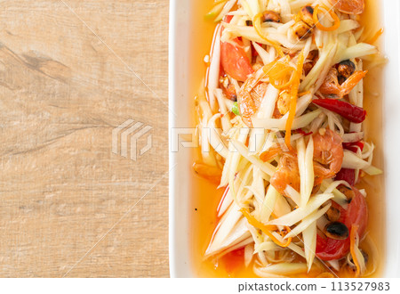 Som Tum - Spicy papaya salad 113527983