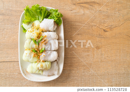 ( Kow Griep Pag Mor)Pork Steamed Rice Parcels 113528728