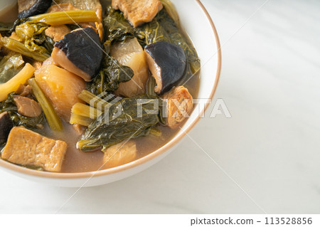 Chinese vegetable stew  with tofu or mixture of vegetables soup 113528856