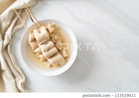 Odeng - Korean fish cake skewer in soup 113529021