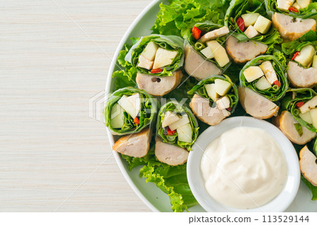 vegetables wrap or salad rolls with creamy salad sauce 113529144