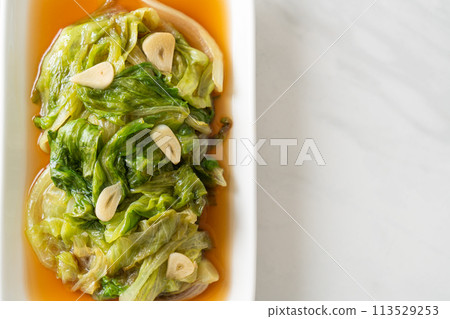 Stir fried Iceberg lettuce with Oyster sauce 113529253
