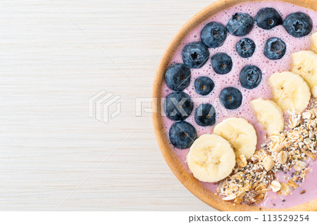 yogurt or yoghurt smoothie bowl with blue berry, banana and granola yogurt or yoghurt smoothie bowl with blue berry, banana and granola 113529254