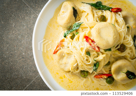 Rice Noodles with Green curry and Fish ball 113529406