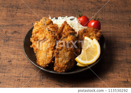 Kaki fry that looks delicious Kaki fry that looks delicious 113530292
