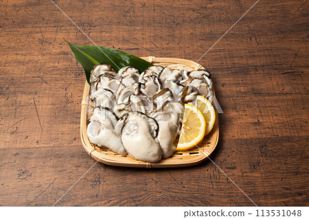 Raw oysters in a colander 113531048