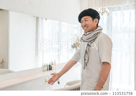 Hairdressers, barbers, stylists and owners working at beauty salons and hair salons 113531756