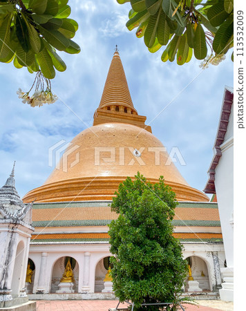 Phra Pathom Chedi temple in Nakorn pathom province Thailand 113532009