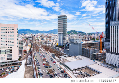 從廣島站東側馬自達體育場的高角度視野【廣島的城市景觀】 從廣島站東側馬自達體育場的高角度視野【廣島的城市景觀】 113534817