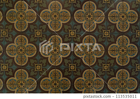 ceramic tile, vintage ornate pattern, abstract geometry 113535011