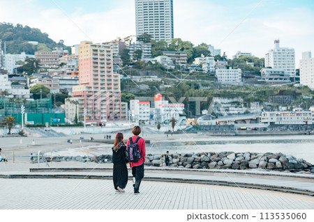 [靜岡縣] 享受熱海海灘的情侶 113535060