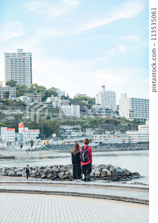 [靜岡縣] 享受熱海海灘的情侶 113535061