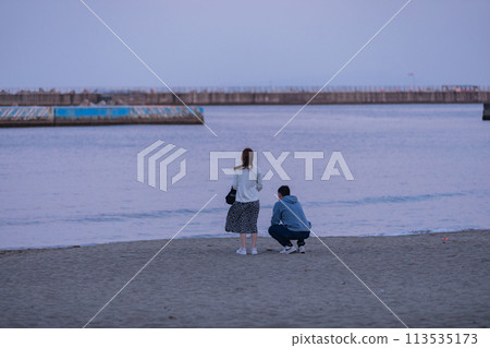 [靜岡縣] 享受熱海海灘的遊客 113535173