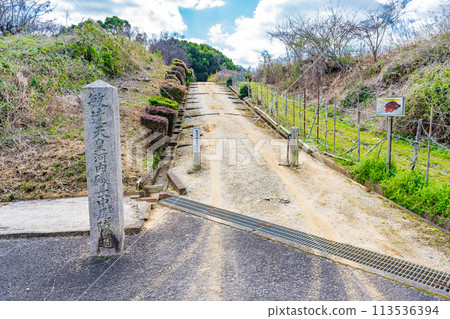 大阪府太志町，河內磯長陵第30代美達天皇陵的參道 113536394