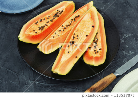 Raw fresh papaya. 113537075