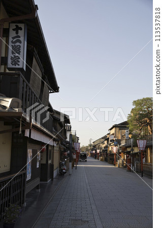 Kyoto Gion Hanamikoji Vertical Composition 1 113537818