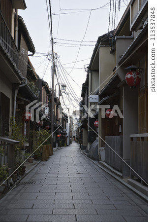 Kyoto Gion Tsujiko Landscape Vertical Composition 10 113537848