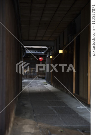京都只園辻子的風景垂直構圖21 113537871