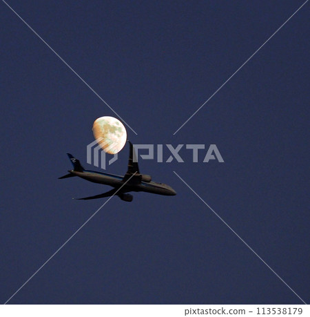 月亮和飛機 113538179