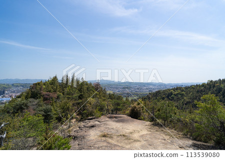 The view from the hiking trail of Mt. Tanukiiwa (Soja City, Okayama Prefecture) 113539080