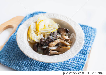 Marbled oyster mushrooms and new onions simmered in lemon 113539982