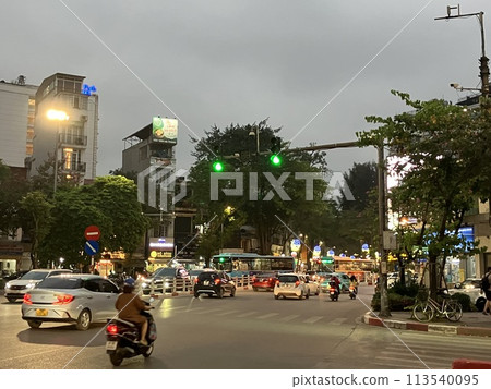 河內老城區的晚上 113540095
