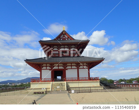 The First Daigokuden Hall, located directly north of the vermilion-painted Suzaku Gate, was restored as part of a project to restore Heijo Palace in Heijo-kyo, the capital of Nara. The First Daigokuden Hall, located directly north of the vermilion-painted Suzaku Gate, was restored as part of a project to restore Heijo Palace in Heijo-kyo, the capital of Nara. 113540859
