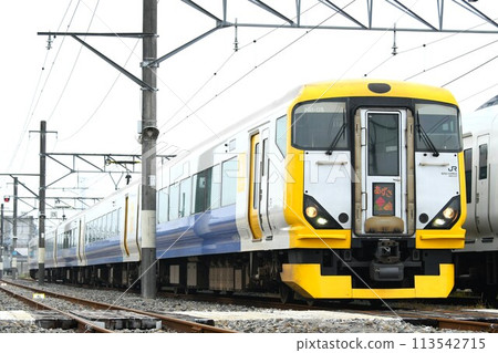 E257系列500停在拘留軌道上（特快Azusa顯示） 113542715