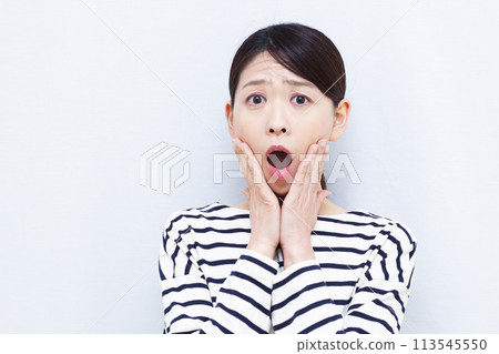 Surprised woman Surprised woman 113545550