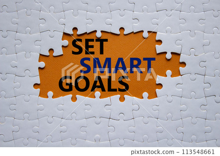 Set smart goals symbol. Concept words Set smart goals on white puzzle. Beautiful orange background. Business and Set smart goals concept. Copy space. 113548661