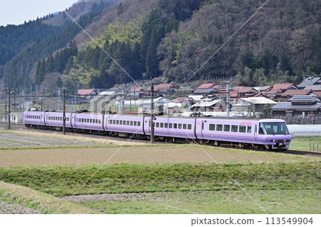Hakubi Line Kami-Iwami - Ikuyama JR West 381 series Kuro 380-6 (Yonago) Super Yakumo Panorama formation 113549904