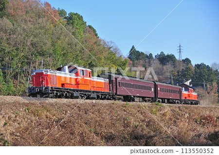 Hachiko Line Takezawa-Orihara JR East DD51-895 + old passenger car + DD51-842 (Takasaki) Hachiko training 113550352
