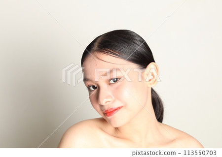 Beautiful woman  113550703