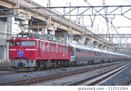 Tohoku Main Line Oku-Akabane JR East EF81-137 (Tabata) + E26 series (Oku) Cassiopeia Tohoku Main Line Oku-Akabane JR East EF81-137 (Tabata) + E26 series (Oku) Cassiopeia 113551064