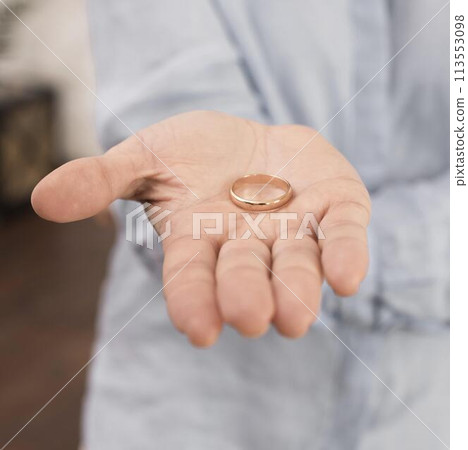 Close-up hand holding wedding ring Close-up hand holding wedding ring 113553098