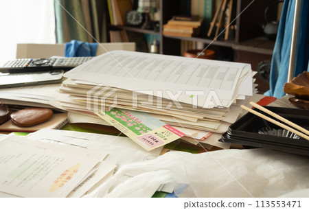 一張被遺忘的彩券、一張無法兌換現金的中獎彩券、一張在一堆文件中遺失的彩券、一件被埋藏的物品 113553471