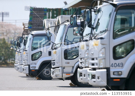 排隊的卡車圖像 排隊的卡車圖像 113553931