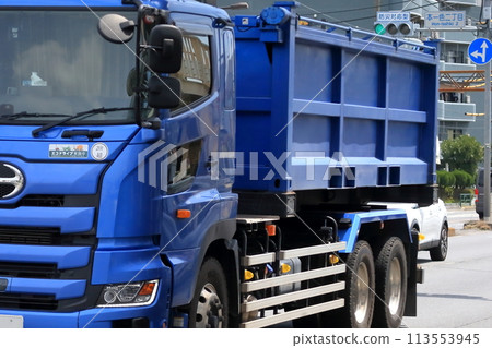Image of industrial waste collection and transportation vehicle 113553945