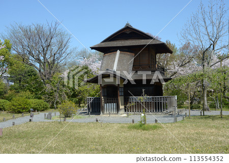 Spring in Shosei-en Garden, Hokakekaku and cherry blossoms, Shimogyo Ward, Kyoto City 113554352