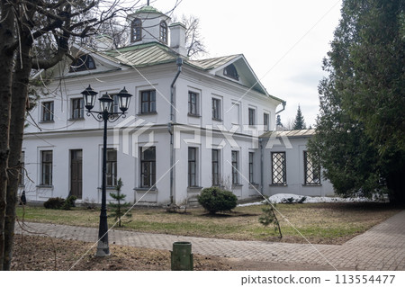 Serednikovo manor, mansion, palace, white building. arena in the Serednikovo estate in the Moscow region, a park-manor of the end of the XVIII beginning of the XIX century 113554477