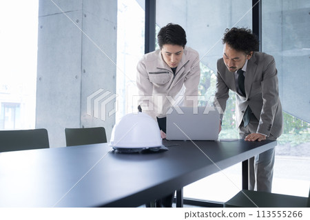 Site supervisor and construction management engineer checking construction drawings Image of building design and construction management, etc. Thinking and worrying businessman 113555266