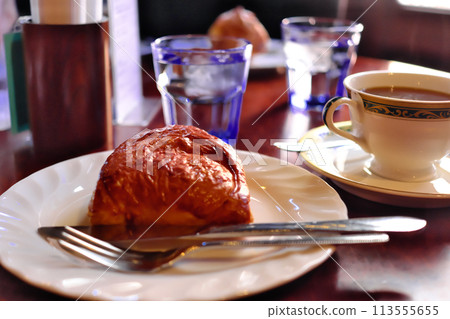 Tea time at a fashionable cafe 113555655