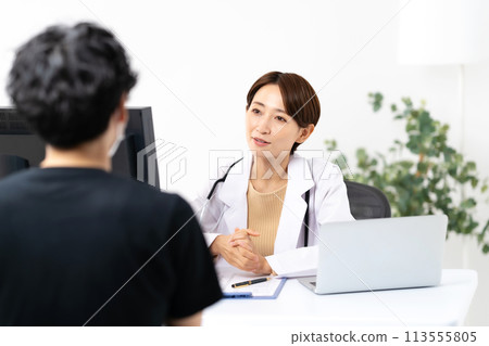 穿白大褂的女人，體檢，面對面 113555805