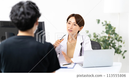 穿白大褂的女人，體檢，面對面 113555806