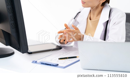 Woman in white coat online medical consultation 113555810
