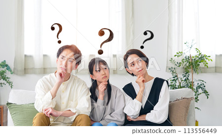 Parents and children worried in the living room 113556449