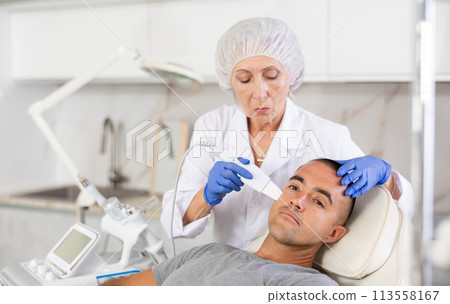 Using Skin Scrubber 113558167