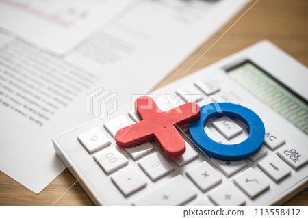 a circle and a cross 113558412